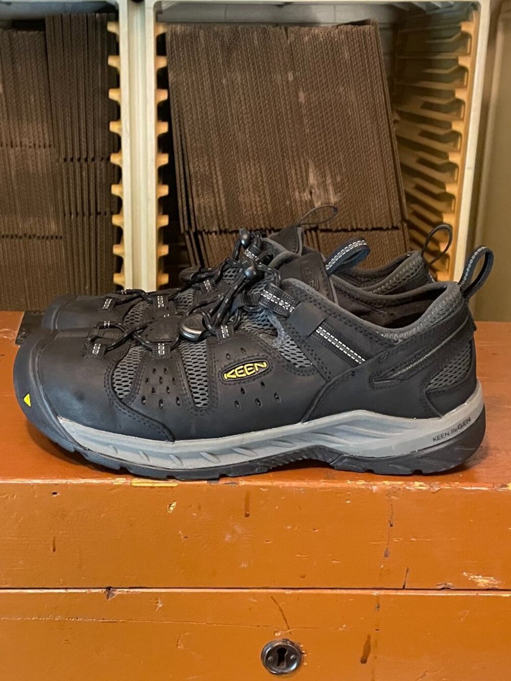 KEEN Men's 13 EE Atlanta Cool II Steel Toe Mesh Breathable Black Work Shoes - Picture 2 of 8